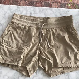 The North Face Aphrodite Shorts - tan